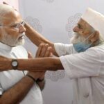 pm-modi-meets-his-teacher