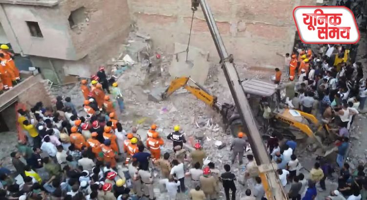 नांगलोई में ढही इमारत