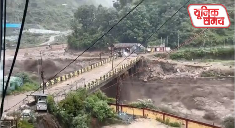 कुल्लू में फटा बादल