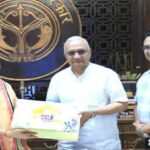 महापौर ने CM योगी को सौंपा समर्थन पत्र