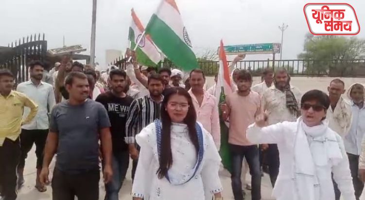किसानों ने किया घेराव