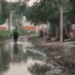 खडेरा गांव के मुख्य मार्ग पर जलभराव से परेशानी