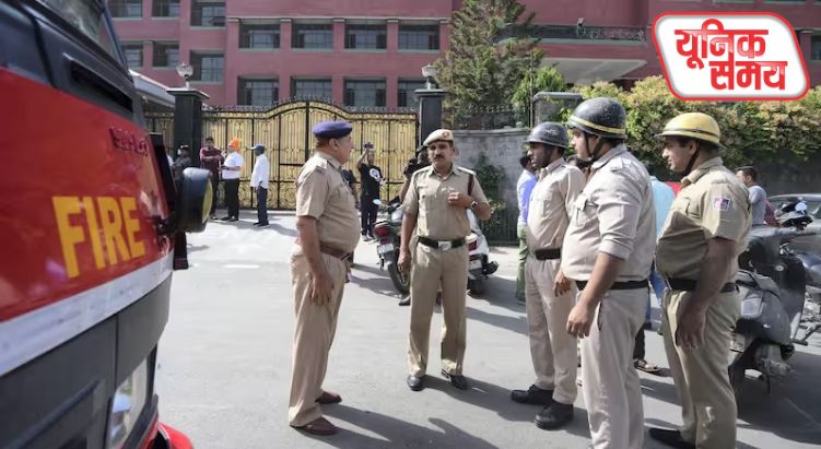 दिल्ली में स्कूल-कॉलेज को बम से उड़ाने की धमकी