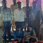 फॉक्सवैगन विन्टेज कार में 349 बोतल विदेशी शराब
