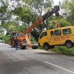 स्कूल वैन पलटने से 12 से अधिक छात्र घायल