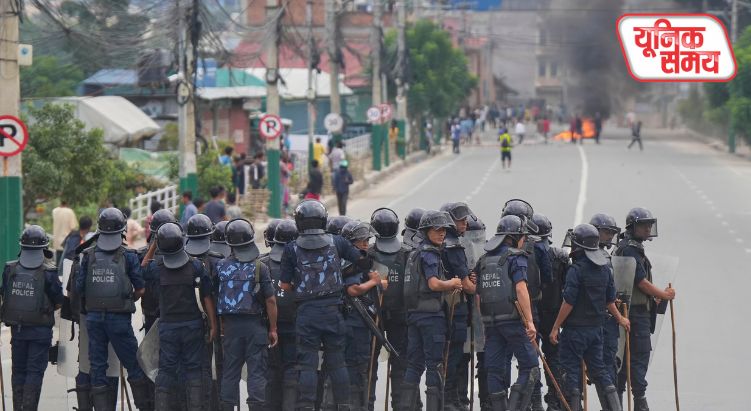 नेपाल में देशव्यापी कर्फ्यू लागू