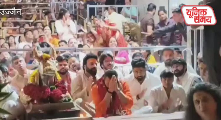 महाकालेश्वर मंदिर में भस्म आरती में लिया भाग
