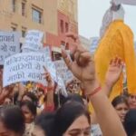 वाराणसी में महिलाओं का प्रदर्शन,