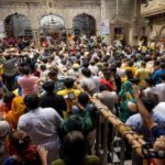 दीपोत्सव के बाद वीकेंड पर बांके बिहारी मंदिर