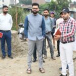नगर आयुक्त ने किया कच्ची परिक्रमा मार्ग का निरीक्षण,