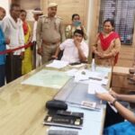 मथुरा के लोहवन की छात्रा लवली बनीं एक दिन की जिलाधिकारी