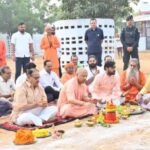 योगी ने गोरखनाथ मंदिर में की पूजा-अर्चना
