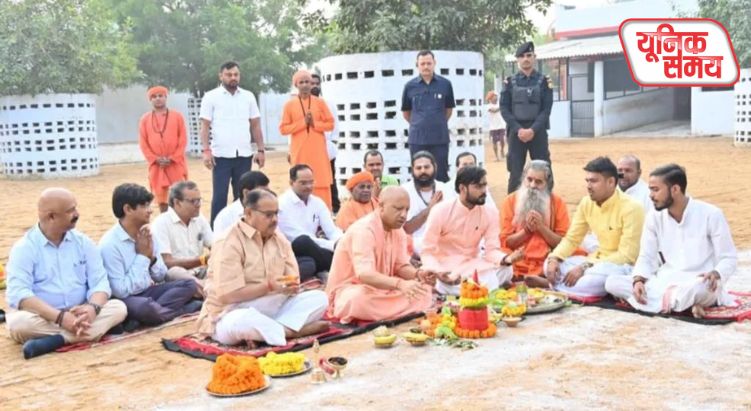 योगी ने गोरखनाथ मंदिर में की पूजा-अर्चना