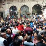 ठाकुर बांकेबिहारी मंदिर में शनिवार को उमड़ी भारी भीड़