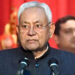 नीतीश कुमार ने राज्यपाल को सौंपा इस्तीफा