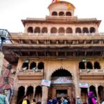 बांके बिहारी मंदिर में श्रद्धालुओं और पुलिस के बीच हाथापाई