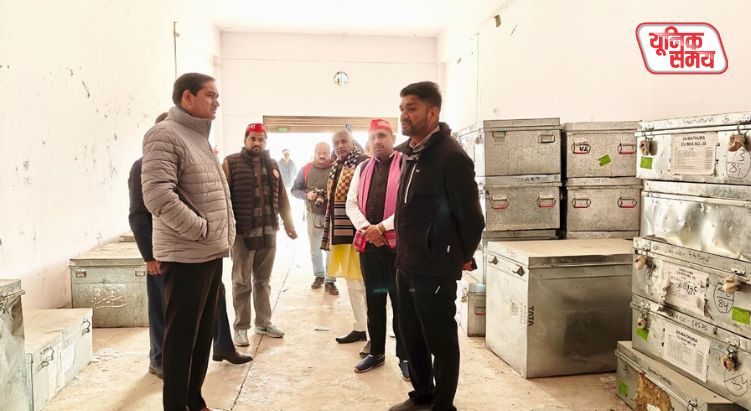जिलाधिकारी ने किया ईवीएम वेयरहाउस का औचक निरीक्षण