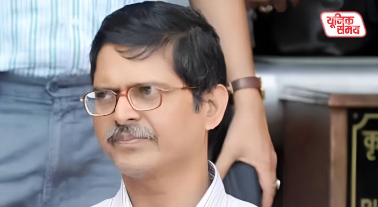 पूर्व IPS अमिताभ ठाकुर रेलवे स्टेशन पर गिरफ्तार