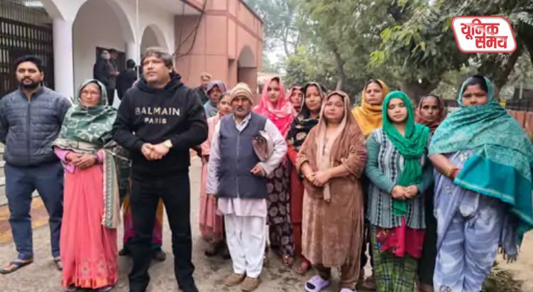 Congress lashed out at the demolition notice in Sanjay Nagar