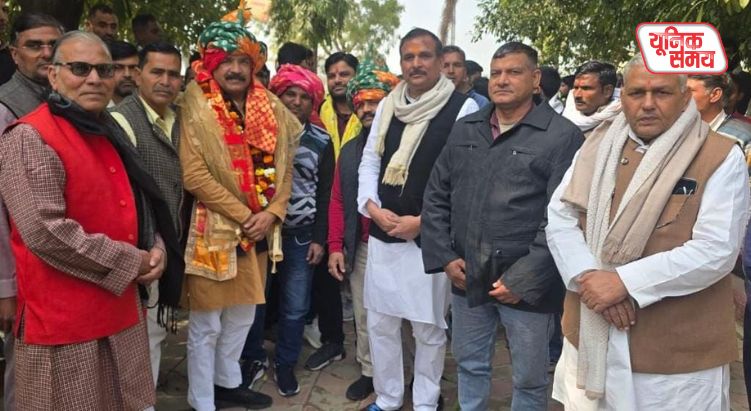 Newly elected office bearers of Mathura Bar Association