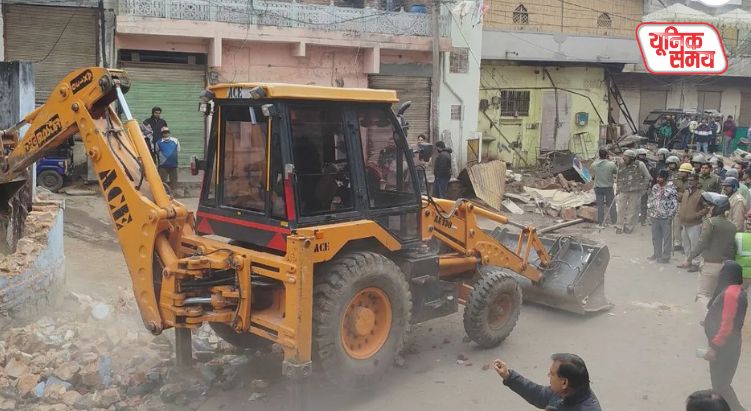 चौमूं में अवैध ठिकानों पर बुलडोजर एक्शन