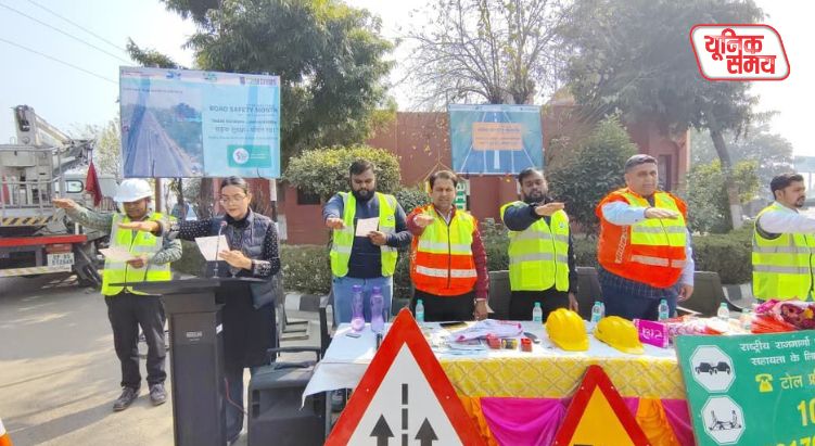 महुवन टोल प्लाजा पर सड़क सुरक्षा जागरूकता कार्यक्रम
