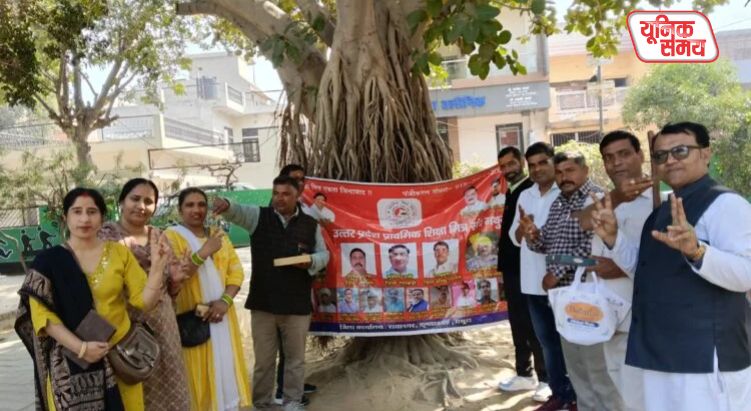 Education friends distributed sweets in Radhanagar Park