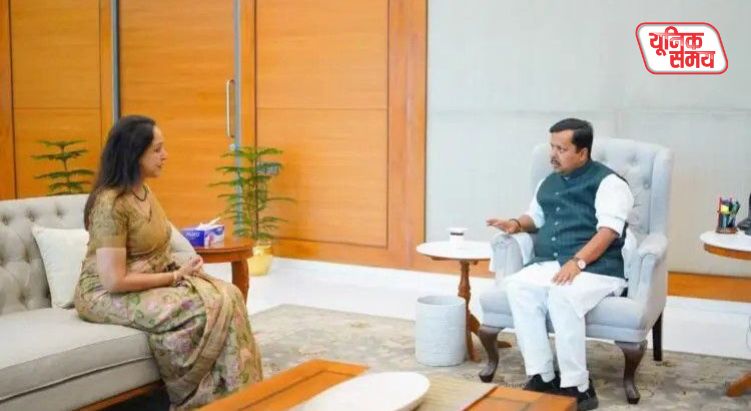 Hema Malini pays a courtesy call to Nitin Naveen