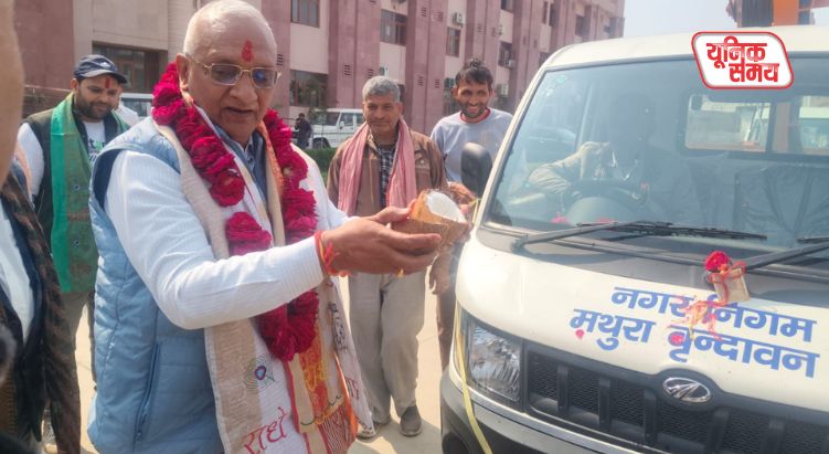 Mayor flags off modern sewer machines