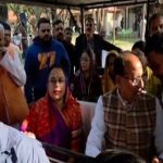 Shivraj Singh Chouhan sought refuge at the feet of Giriraj Maharaj