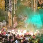 Thakur Banke Bihari played 'Flower Holi' with devotees on Rangbhari Ekadashi