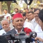 Akhilesh Yadav met Shankaracharya Avimukteshwarananda