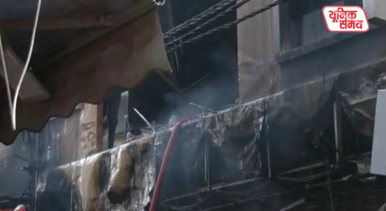 Massive fire breaks out in a four-story building in Palam