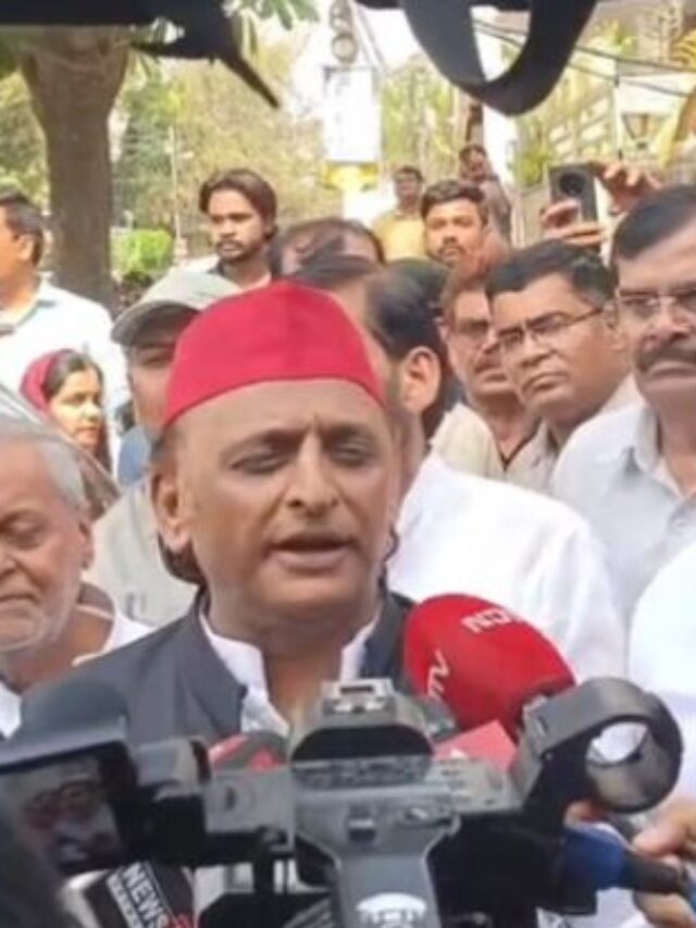 Akhilesh Yadav met Shankaracharya Avimukteshwarananda
