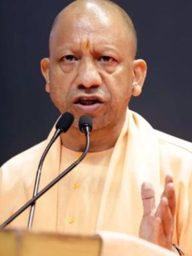 CM Yogi distributed over 69,000 smartphones to Anganwadi workers