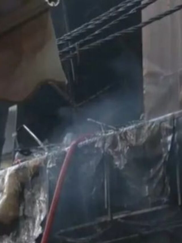 Massive fire breaks out in a four-story building in Palam
