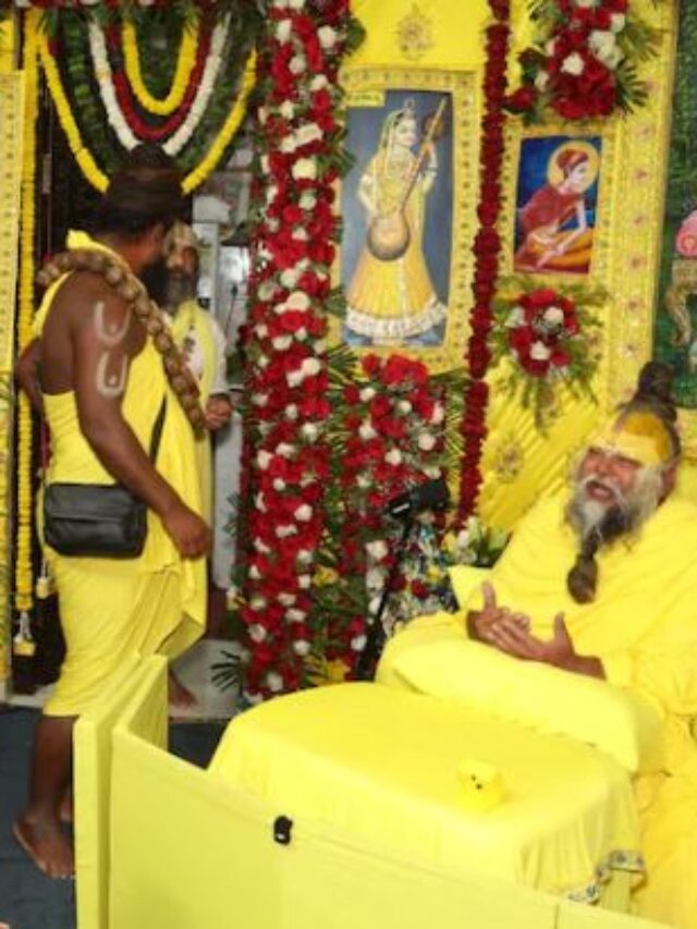 President Droupadi Murmu sought blessings from Sant Premanand Maharaj in Vrindavan