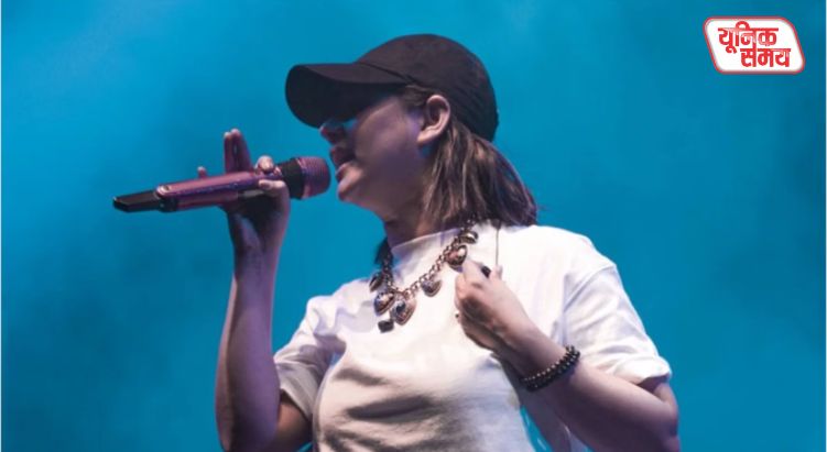 Obsessed Fan Climbs onto Stage During Singer Sunanda Sharma's Live Concert