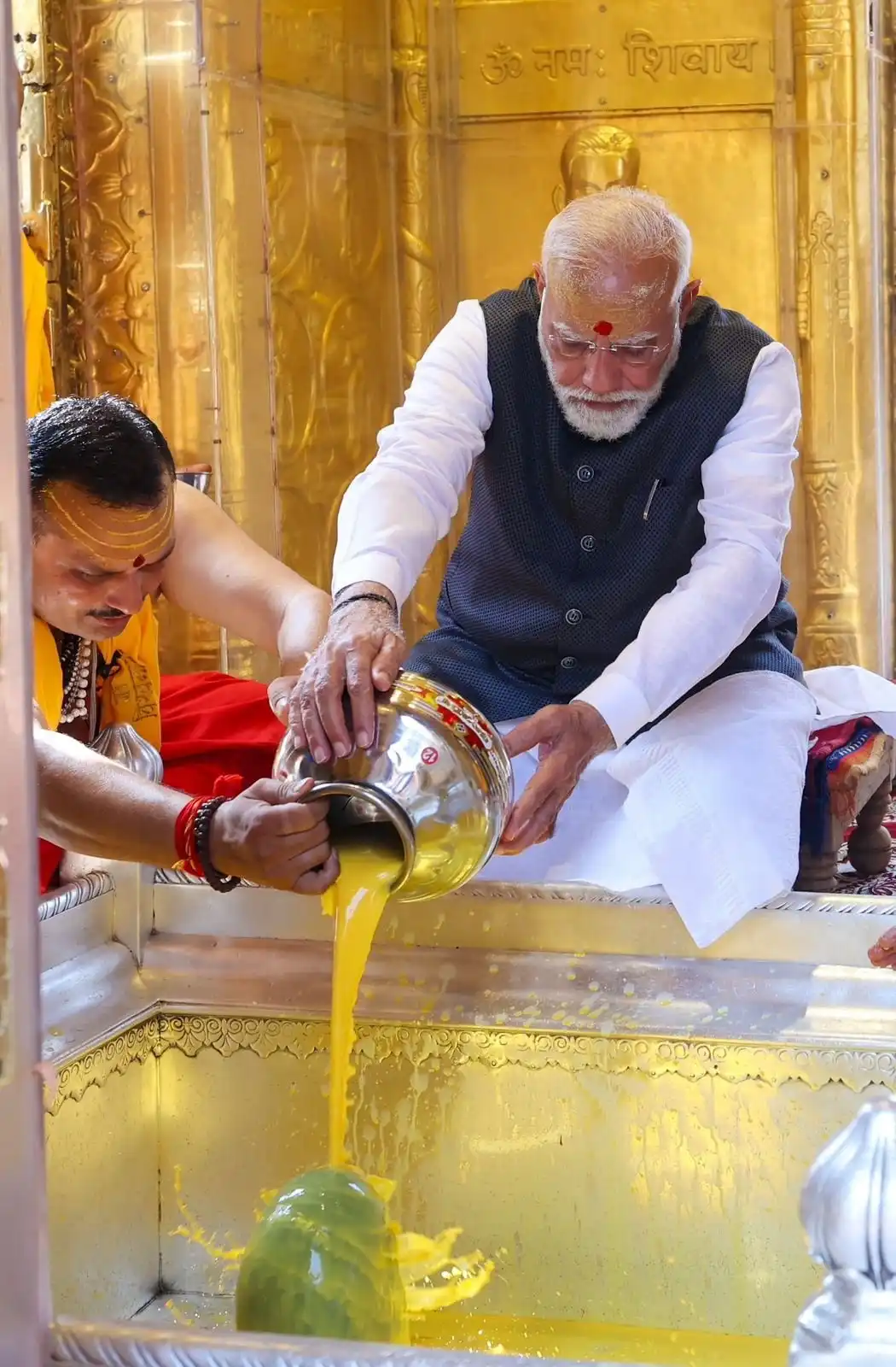 PM Modi Performed a Grand Mahabhishek