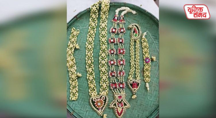 Shri Banke Bihari dons an attire of flowers to find relief from the scorching heat