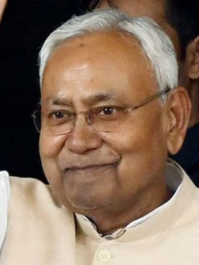 Nitish Kumar in his final Cabinet meeting