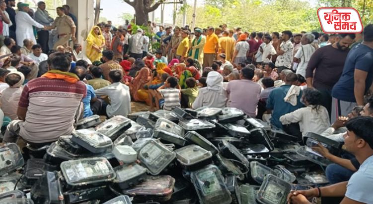 Enraged Villagers in Akola Uproot Smart Meters