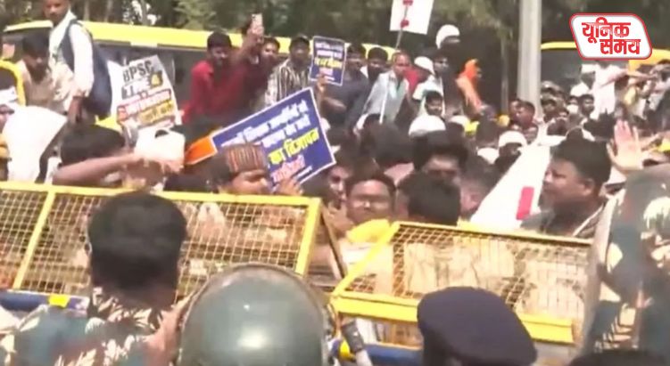 TRE-4 Candidates Stage Massive Protest on the Streets of Patna