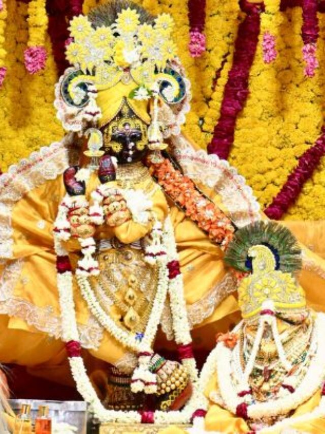 Celebration of Purushottam month in Radhavallabh temple