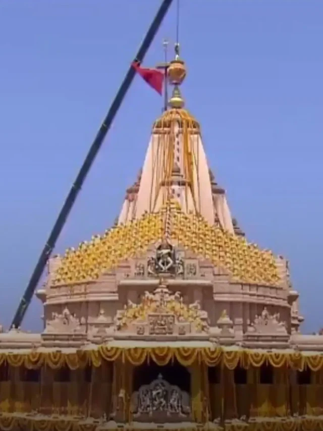 PM Modi performed Kumbhabhishek of 90 meter high peak with the water of 11 holy pilgrimages