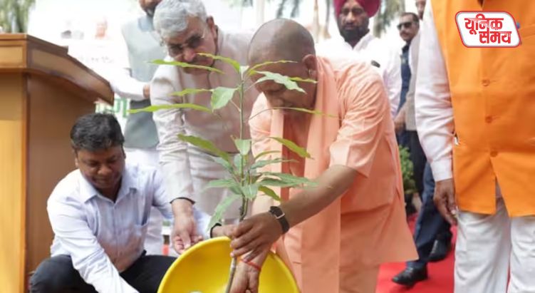 CM Yogi inaugurated the 'Ek Ped Maa Ke Naam' mega-campaign