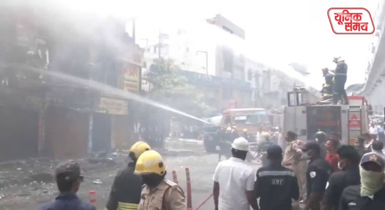 Chaos Erupts at Ameerpet's 'Helmet Market' Following Fire