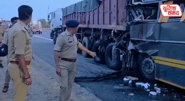 Horrific road accident on Yamuna Expressway