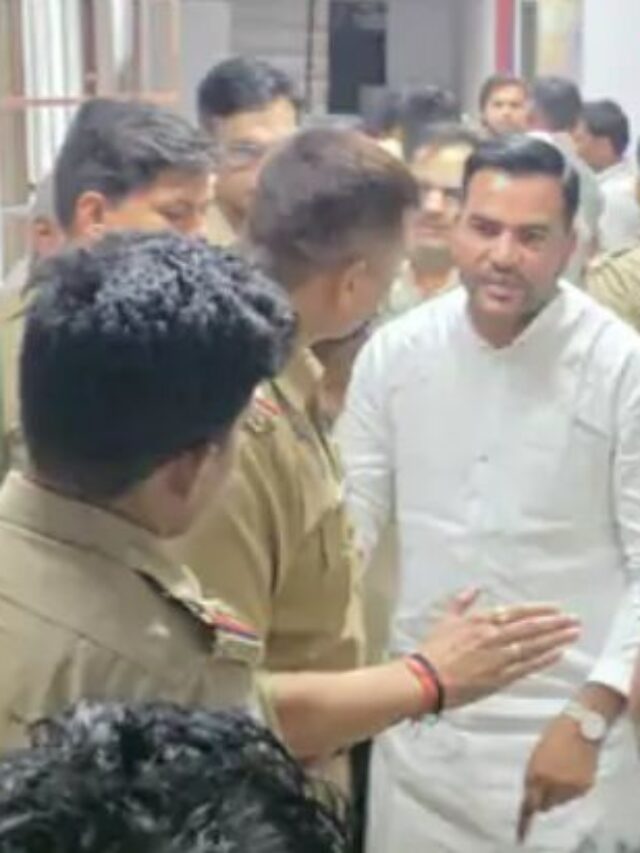 बरसाने में नरदेव चौधरी और थाना प्रभारी के बीच तीखी नोकझोंक