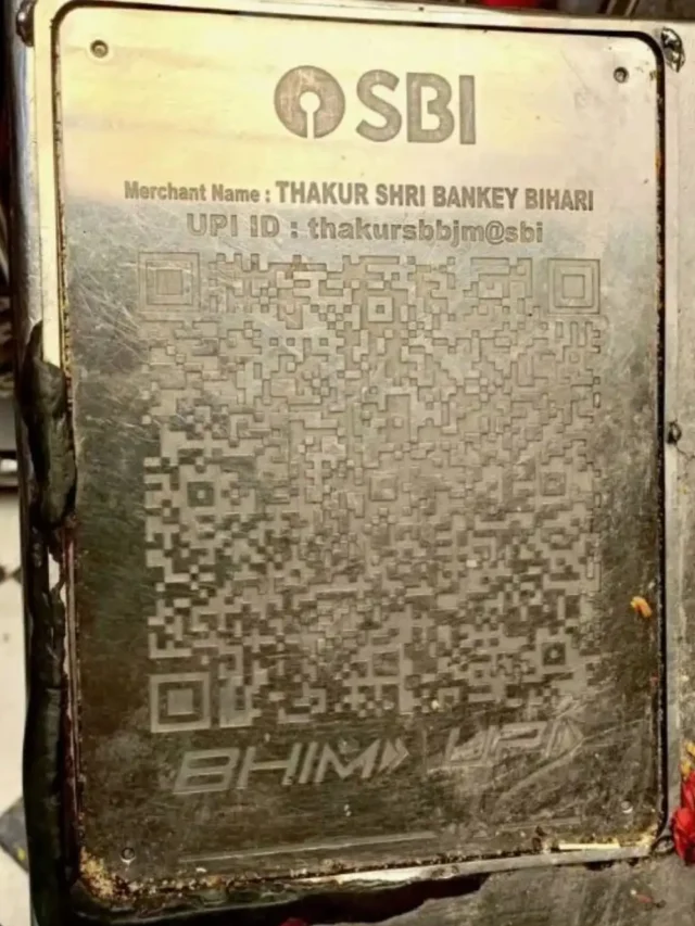 बांके बिहारी मंदिर चढ़ावे में पारदर्शिता के लिए दान पेटिकाओं पर लगे QR कोड